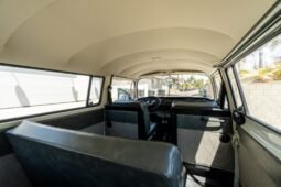 
										1971 Volkswagen Bus Bay-Window full									