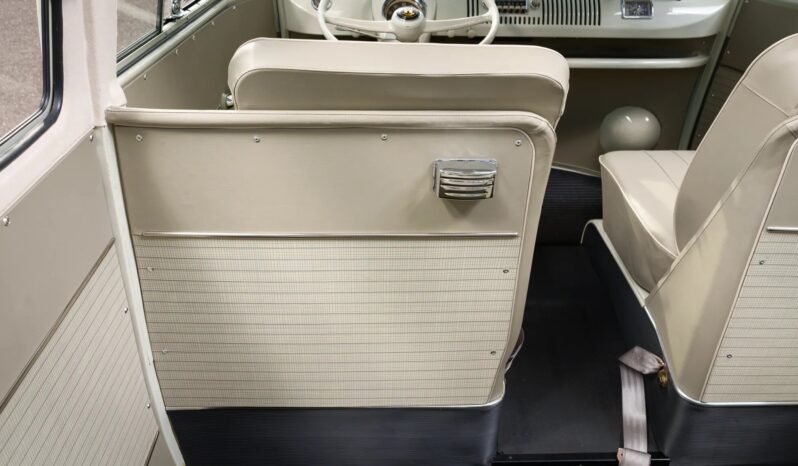 
								1963 Volkswagen Type 2 23-window Deluxe full									