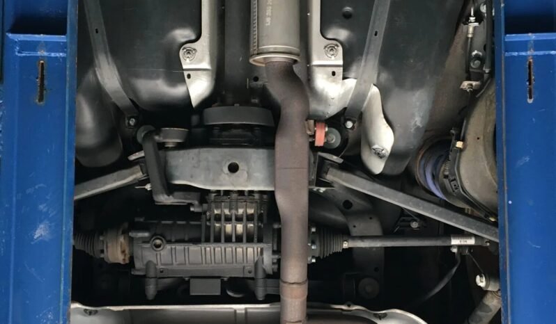 
								2004 Volkswagen Golf R32 4MOTION full									