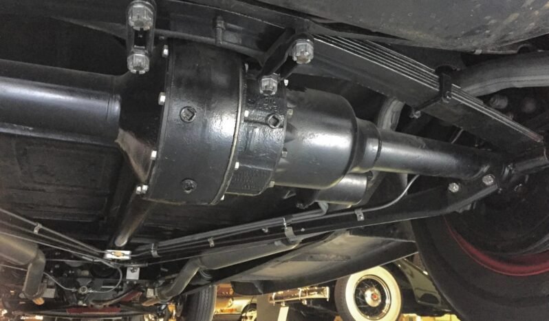 
								1933 Ford Deluxe 3-Window Coupe V8 full									