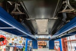 
										2005 Ford GT White full									