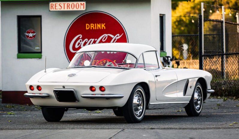 
								1962 Chevrolet Corvette White full									