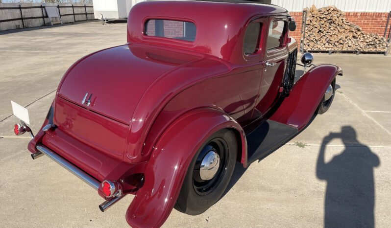 
								1932 Ford 5-Window Coupe V8 full									