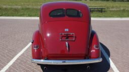 1940 Ford Tudor Deluxe 3-Speed
