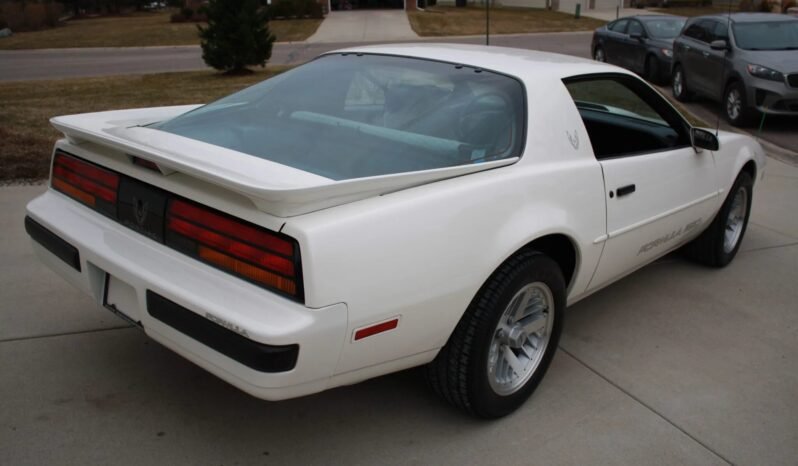 
								1990 Pontiac Firebird Formula White full									