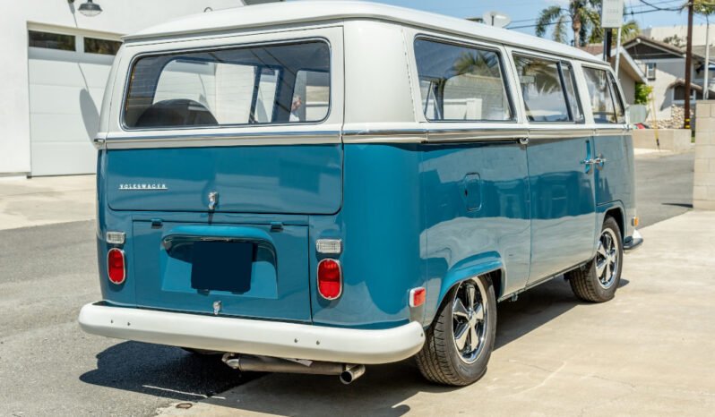 
								1971 Volkswagen Bus Bay-Window full									