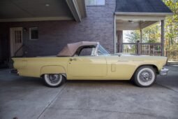 1957 Ford Thunderbird E-Code V8