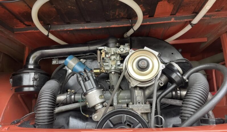 
								1960 Volkswagen Type 2 Deluxe Bus full									