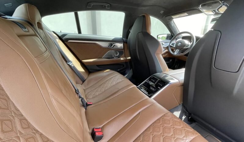 
								2022 BMW M8 Competition full									