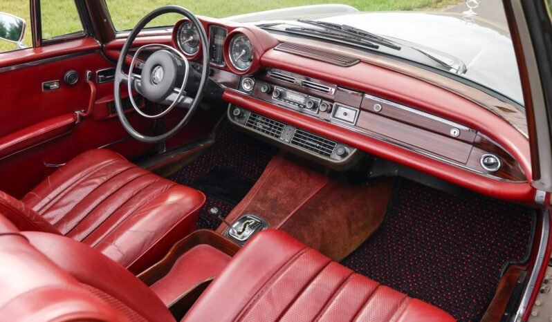 
								1969 Mercedes-Benz 280SE full									