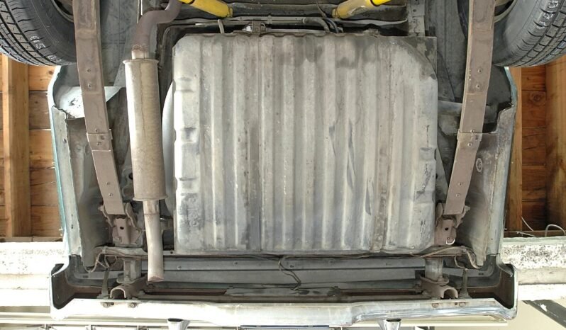 
								1978 Chrysler LeBaron Town Country V8 full									