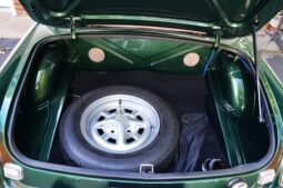
										1973 MG MGB Metallic Green full									