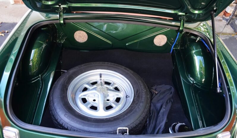 
								1973 MG MGB Metallic Green full									