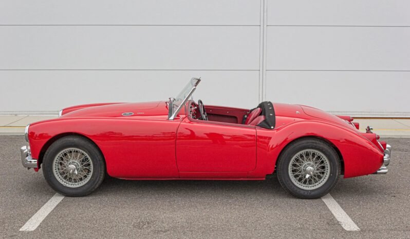 
								1960 MG MGA 1600 Roadster full									