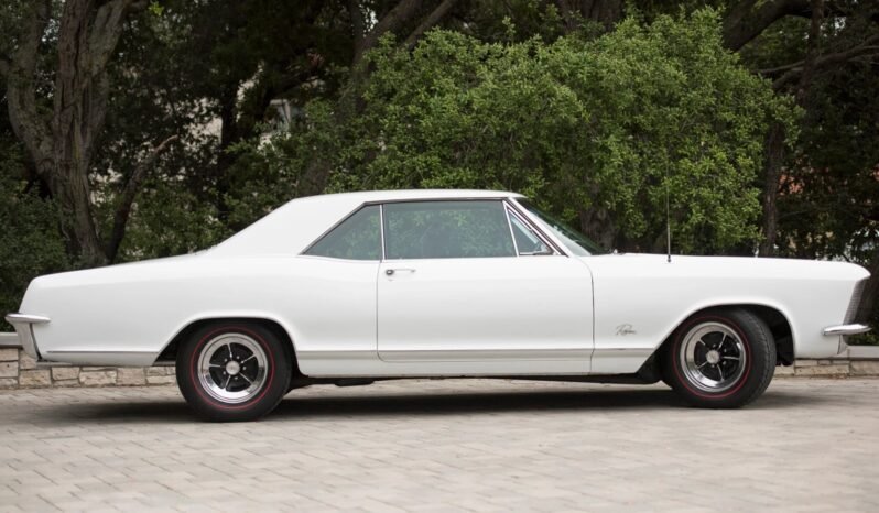 
								1965 Buick Riviera White full									