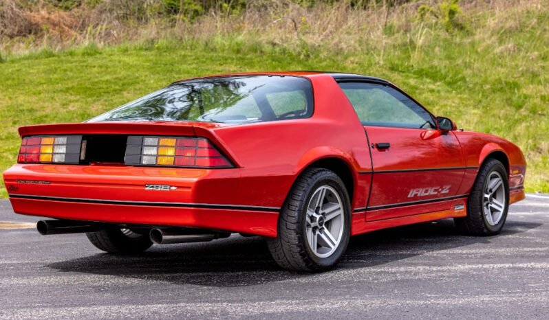 
								1985 Chevrolet Camaro IROC-Z T-Top full									