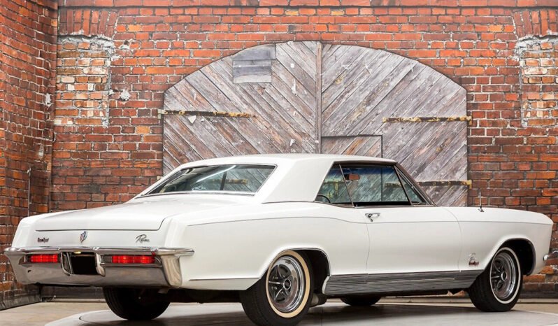 
								1965 Buick Riviera Arctic White full									