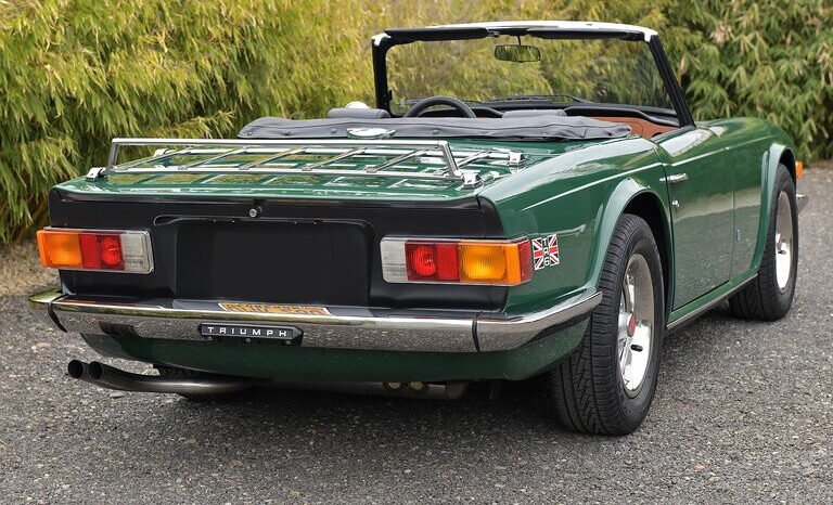 
								1976 Triumph TR6 British Racing Green full									