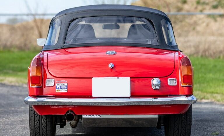 
								1971 MG MGB full									
