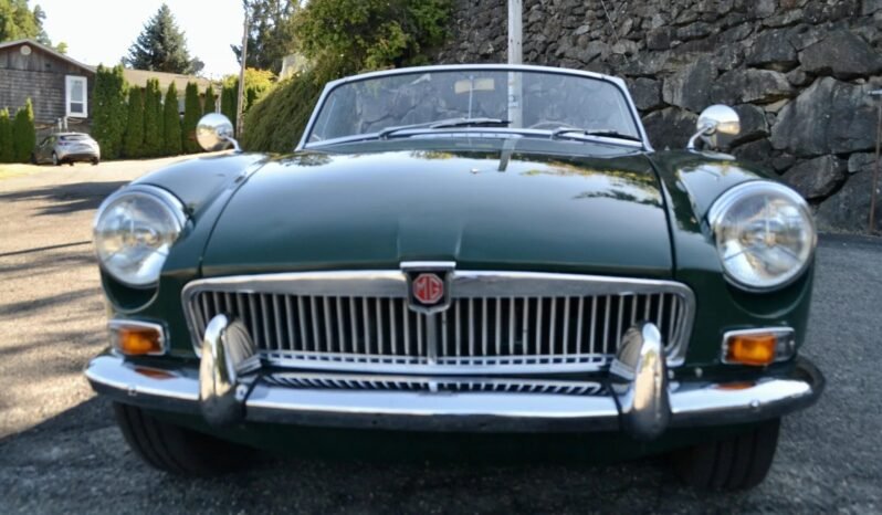 
								1965 MG MGB Roadster full									