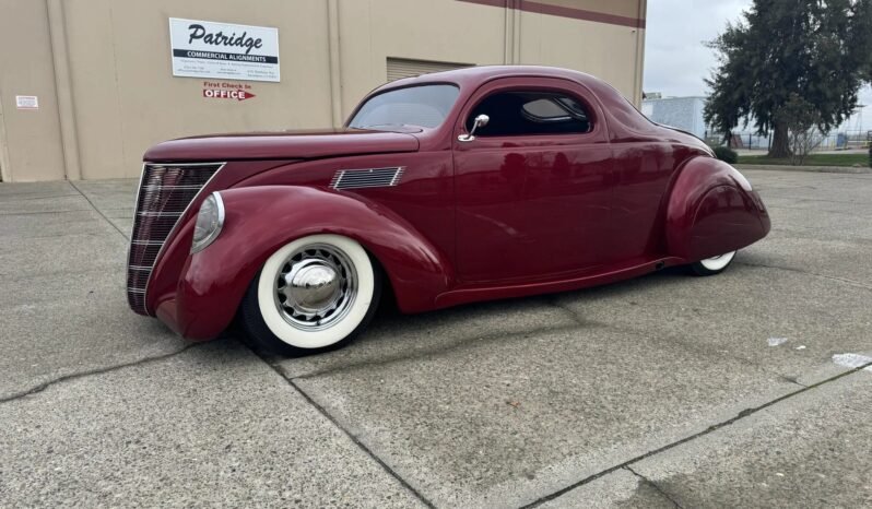 
								1937 Lincoln Zephyr full									