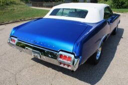 
										1972 Oldsmobile Cutlass Supreme Blue full									