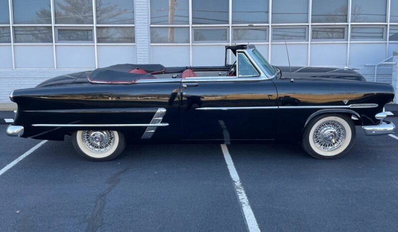 
								1953 Ford Crestline Sunliner full									