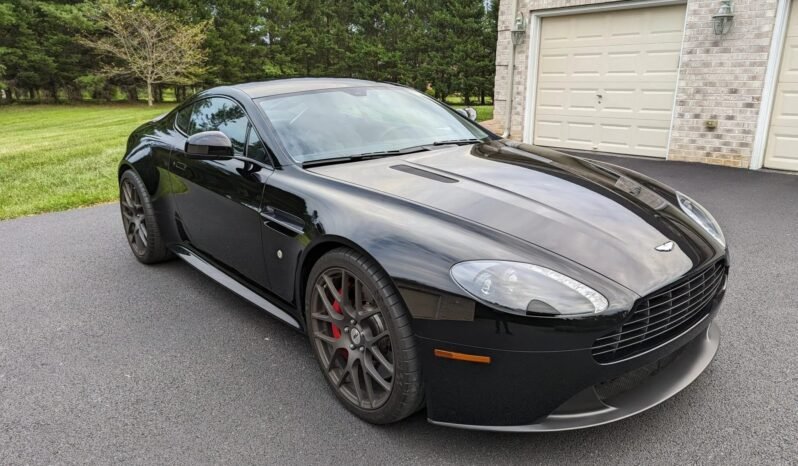 
								2015 Aston Martin Vantage GT full									