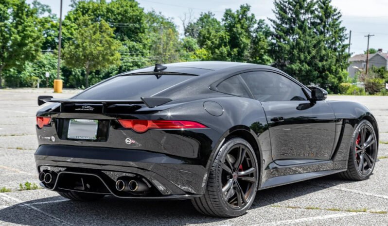 
								2017 Jaguar F-Type SVR AWD full									