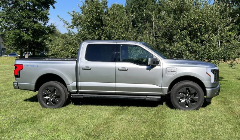 
								2022 Ford F-150 Lightning full									