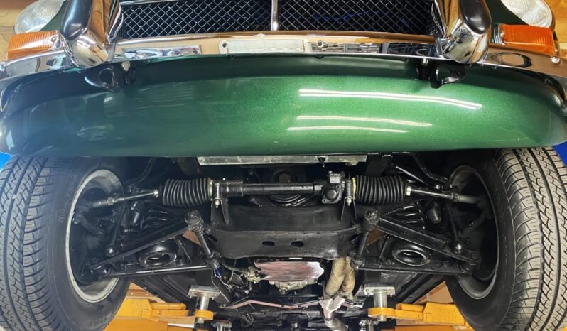 
								1973 MG MGB Metallic Green full									