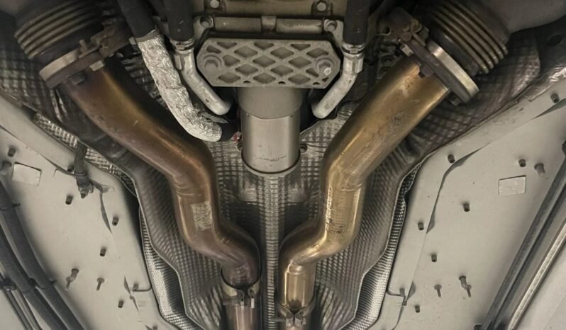 
								2019 Aston Martin DB11 AMR V12 full									