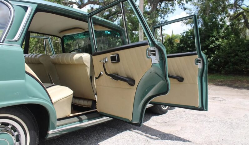 
								1962 Mercedes-Benz 220 Sedan full									