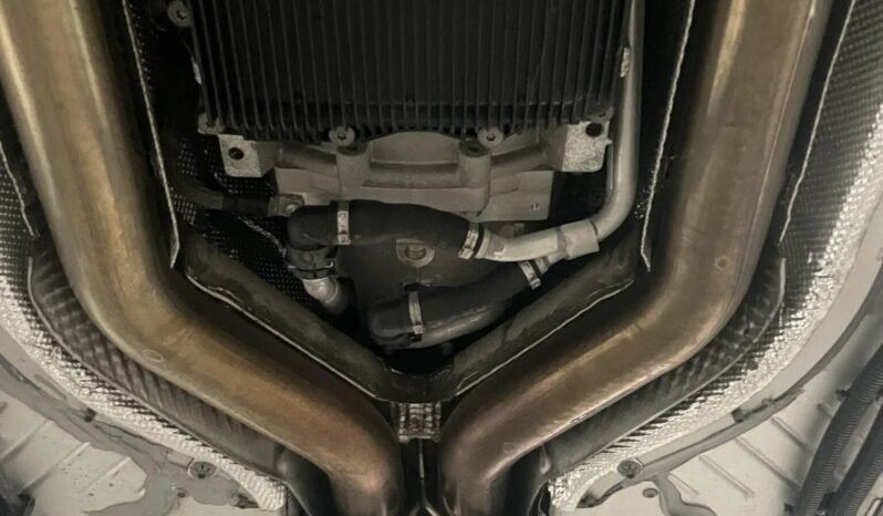 
								2019 Aston Martin DB11 AMR V12 full									