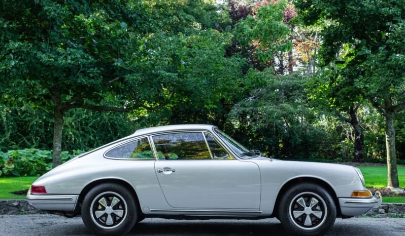
								1966 Porsche 911 Silver full									