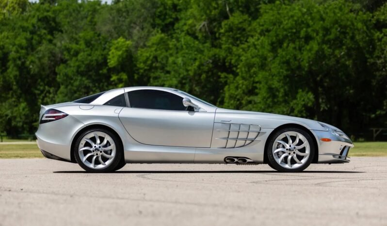 
								2006 Mercedes-Benz SLR McLaren AMG full									