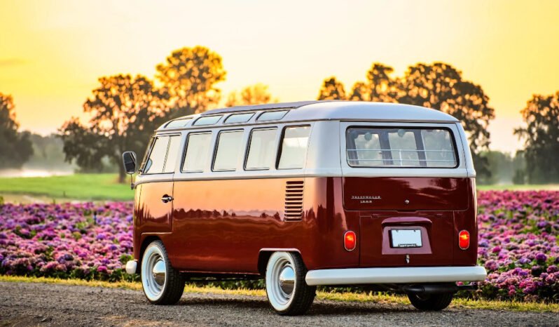 
								1966 Volkswagen Type 2 Deluxe Bus full									