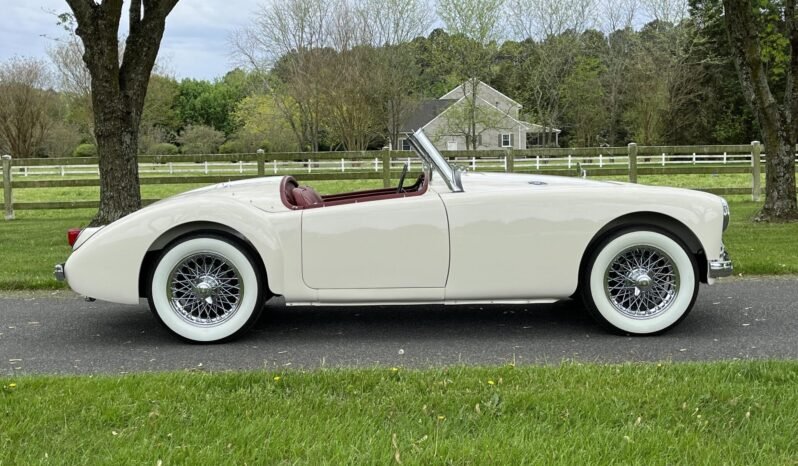 
								1956 MG MGA full									