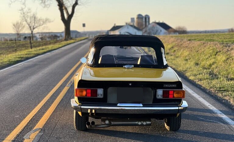 
								1972 Triumph TR6 Yellow full									