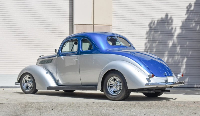 
								1937 Ford Custom Coupe full									