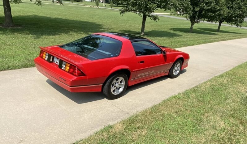 
								1990 Chevrolet Camaro IROC-Z V8 full									