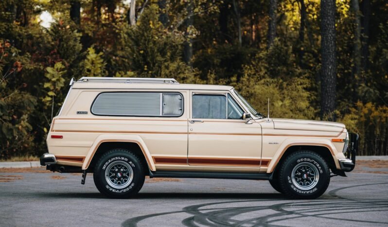 
								1983 Jeep Cherokee Laredo full									