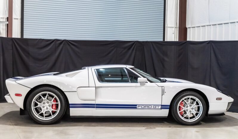 
								2005 Ford GT White full									