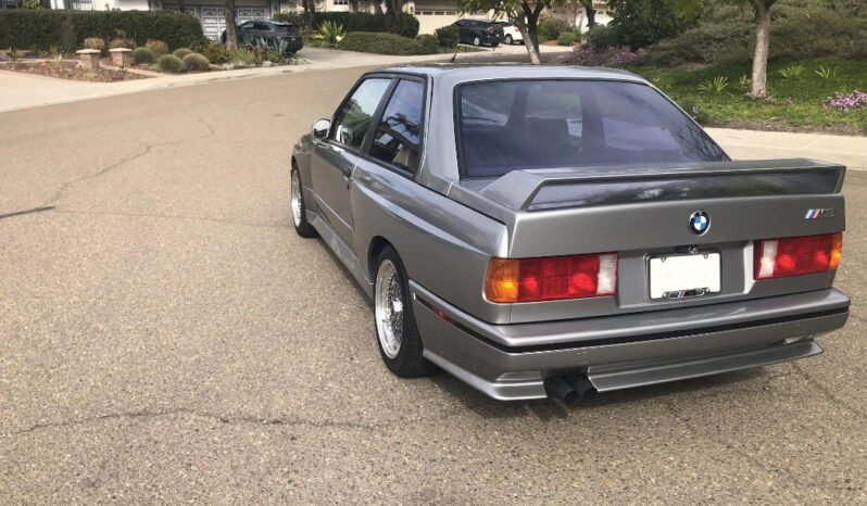 
								1988 BMW M3 Metallic Silver full									