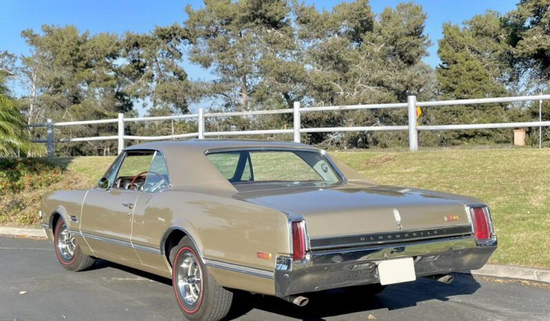 
								1966 Oldsmobile 442 Holiday Coupe full									