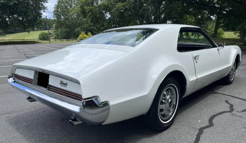 
								1966 Oldsmobile Toronado full									