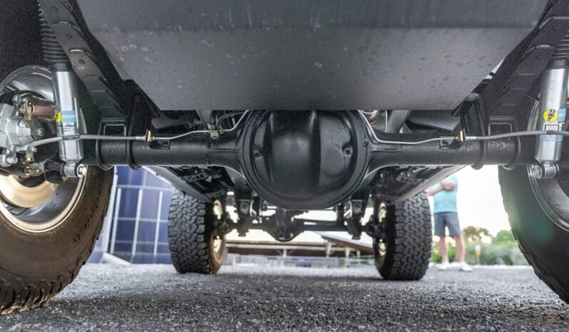 
								1976 Ford Bronco Coyote V8 full									