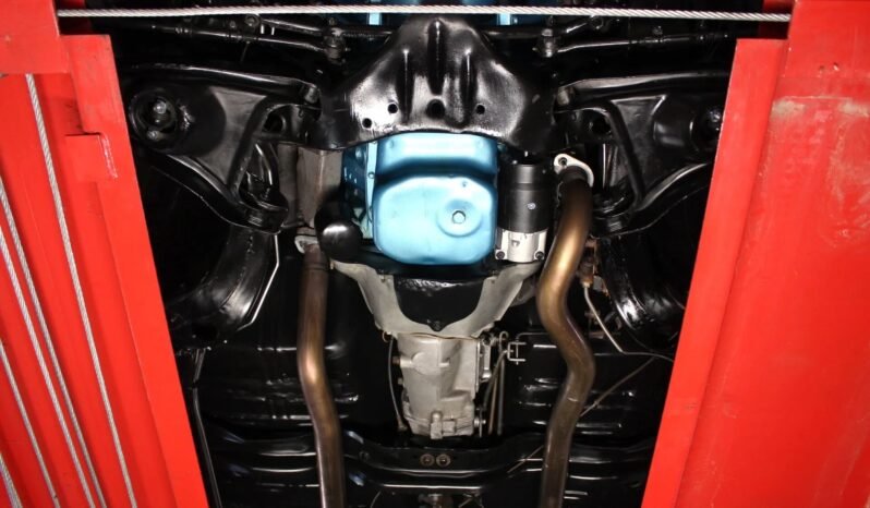 
								1972 Oldsmobile Cutlass Supreme Blue full									