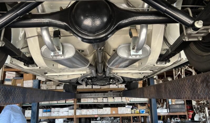 
								1961 Chrysler 300G White full									