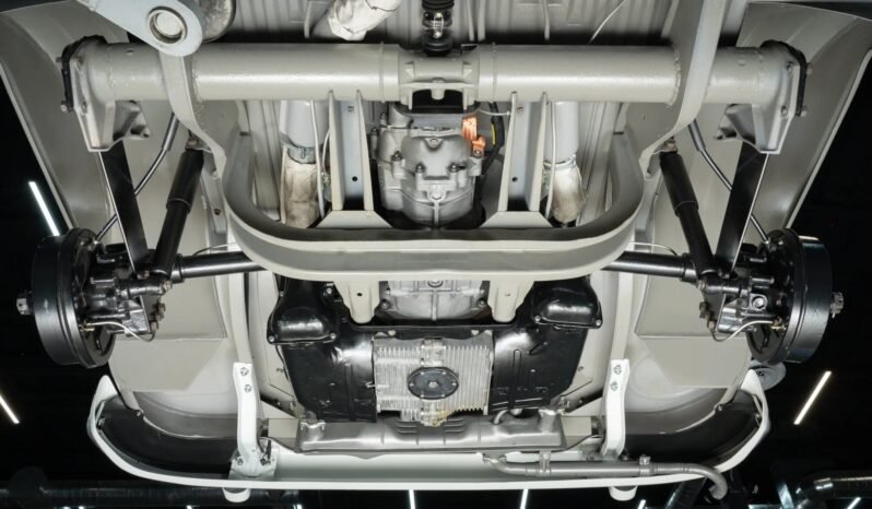 
								1963 Volkswagen Type 2 23-window Deluxe full									